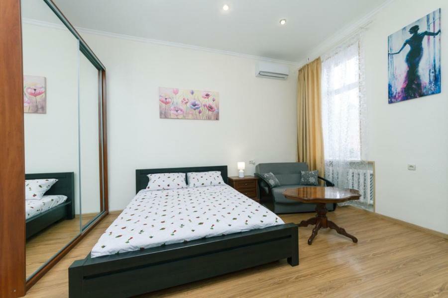 Apartment On Saksahanskoho Street Kiev Exterior foto